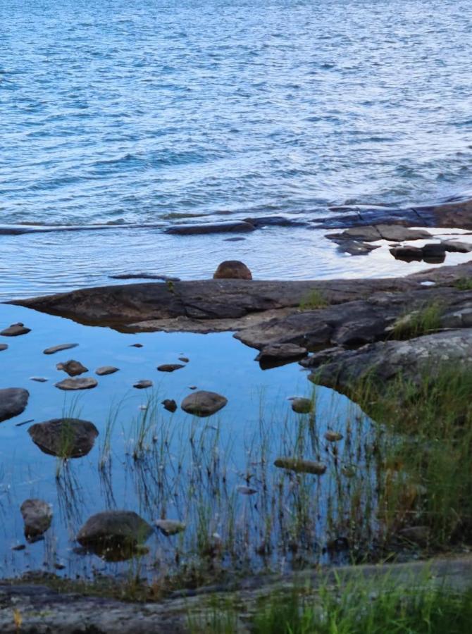 Villa Strandnaera Stuga Vaenersnaes Vargon Exterior foto