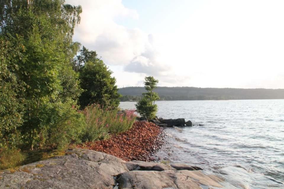 Villa Strandnaera Stuga Vaenersnaes Vargon Exterior foto